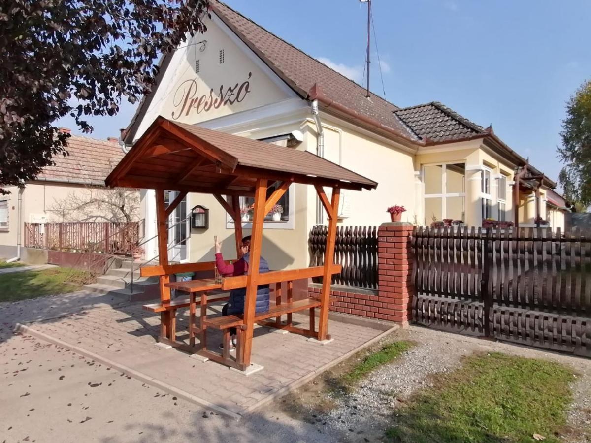 98 Petofi Utca Villa Balatonmagyarod Dış mekan fotoğraf